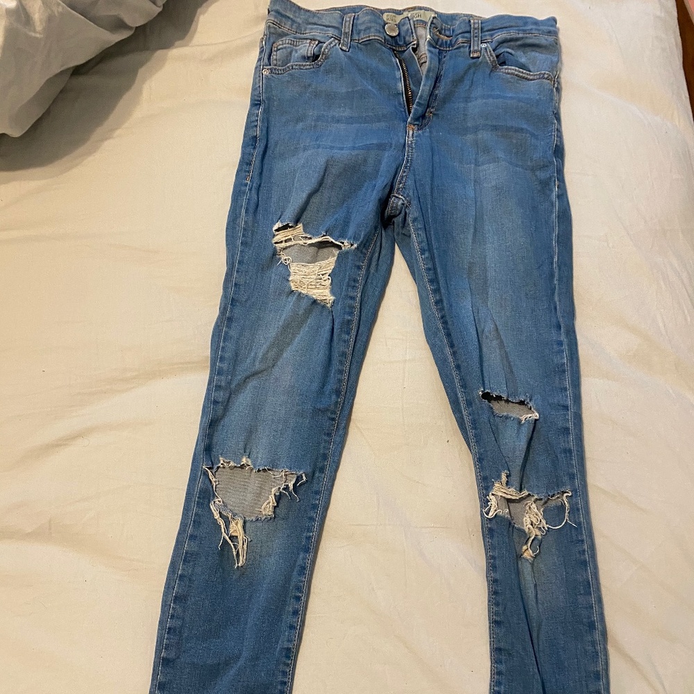 Ripped skinny jeans